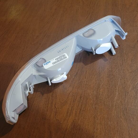 99-02 Chevy Silverado 00-06 Suburban 02-06 Tahoe Left Signal Light 332-1678L-US - Picture 4 of 13